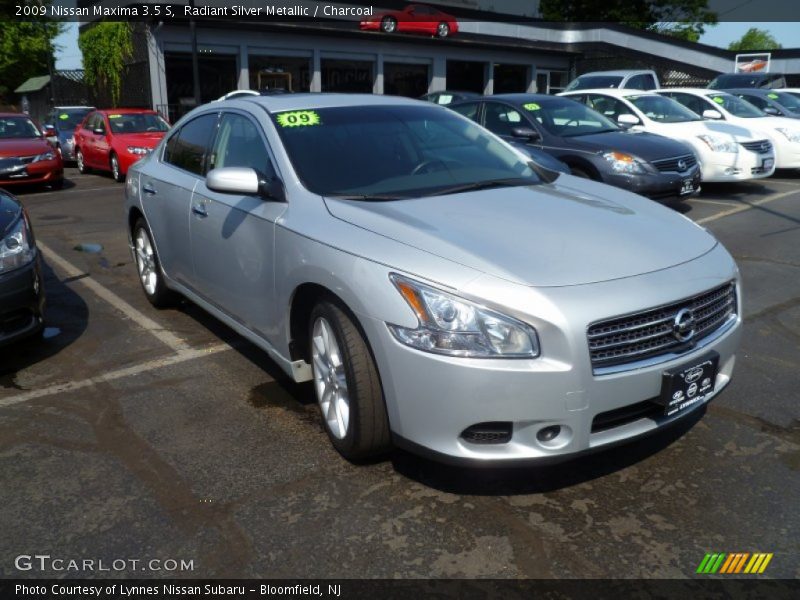 Radiant Silver Metallic / Charcoal 2009 Nissan Maxima 3.5 S