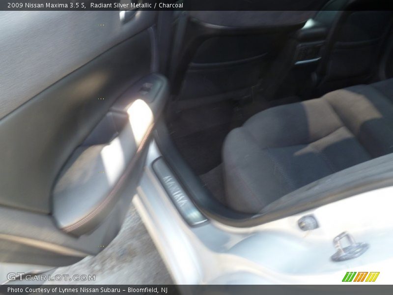 Radiant Silver Metallic / Charcoal 2009 Nissan Maxima 3.5 S