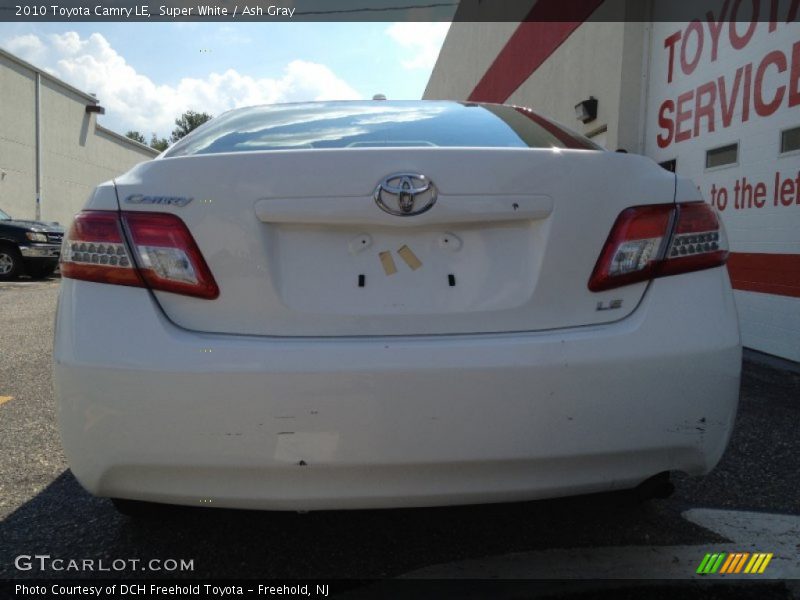 Super White / Ash Gray 2010 Toyota Camry LE