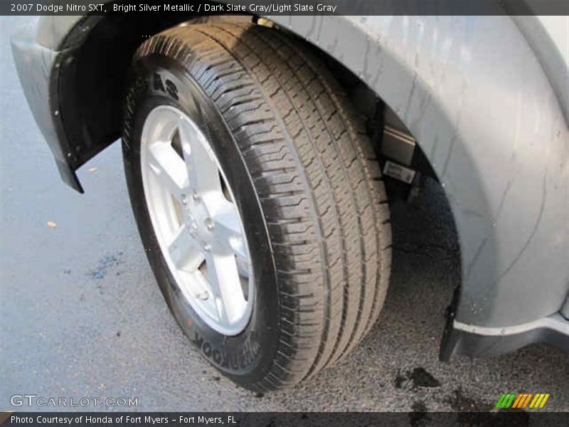 Bright Silver Metallic / Dark Slate Gray/Light Slate Gray 2007 Dodge Nitro SXT