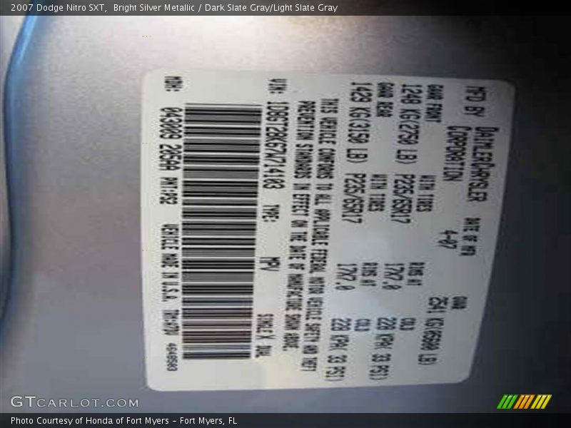 Bright Silver Metallic / Dark Slate Gray/Light Slate Gray 2007 Dodge Nitro SXT
