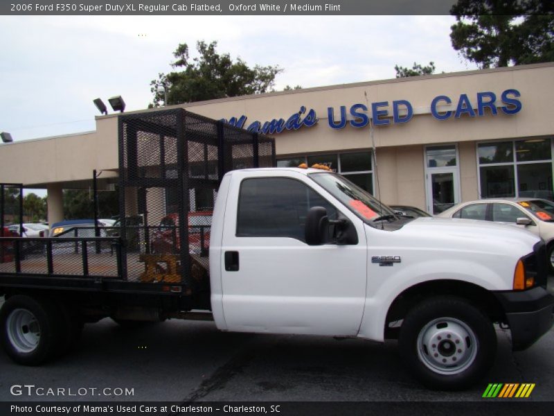 Oxford White / Medium Flint 2006 Ford F350 Super Duty XL Regular Cab Flatbed