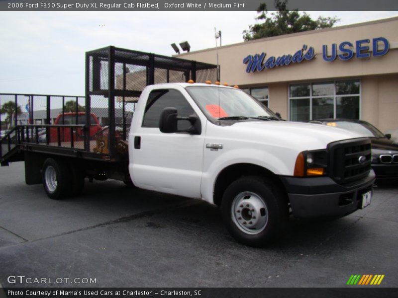Oxford White / Medium Flint 2006 Ford F350 Super Duty XL Regular Cab Flatbed