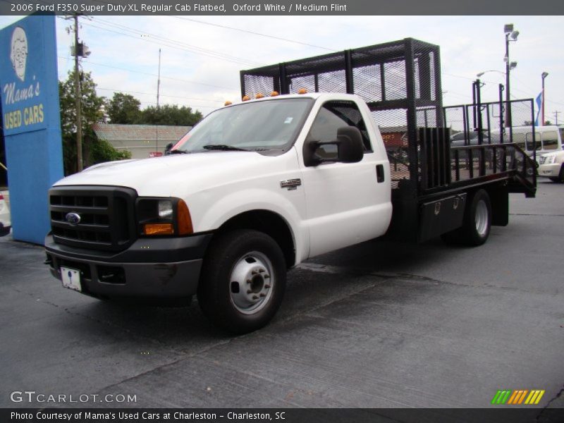 Oxford White / Medium Flint 2006 Ford F350 Super Duty XL Regular Cab Flatbed