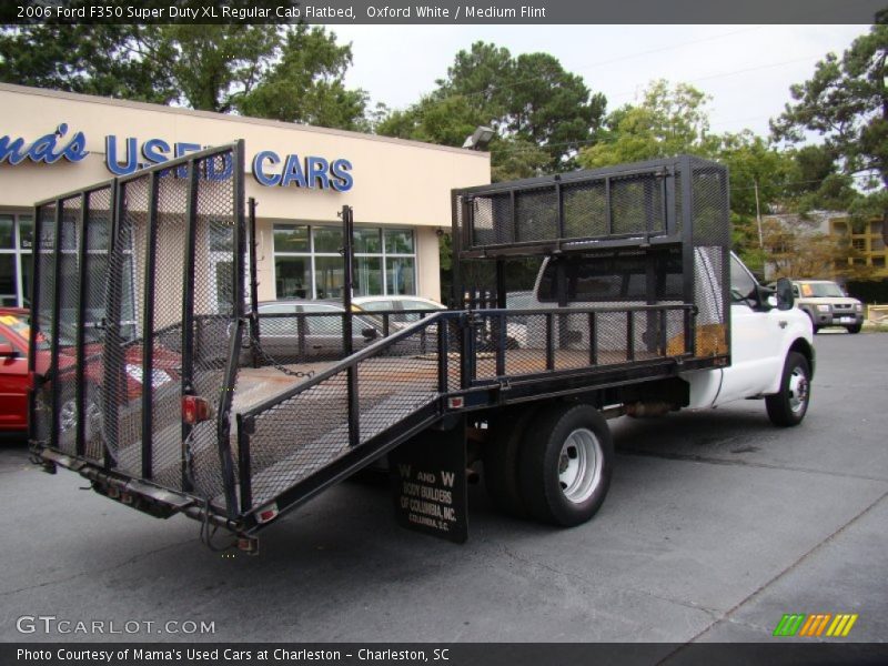 Oxford White / Medium Flint 2006 Ford F350 Super Duty XL Regular Cab Flatbed