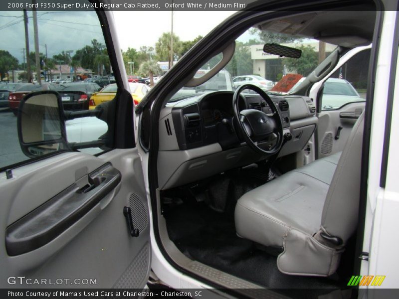 Oxford White / Medium Flint 2006 Ford F350 Super Duty XL Regular Cab Flatbed