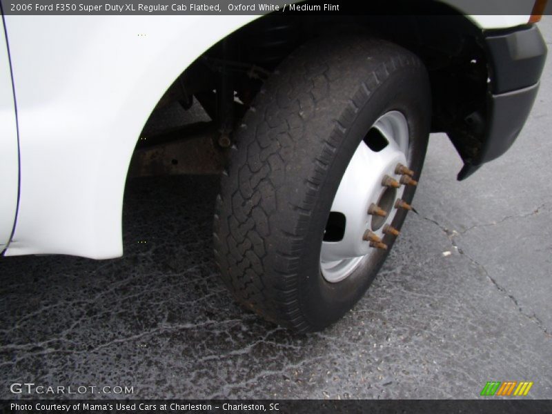 Oxford White / Medium Flint 2006 Ford F350 Super Duty XL Regular Cab Flatbed
