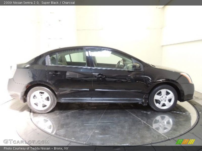 Super Black / Charcoal 2009 Nissan Sentra 2.0