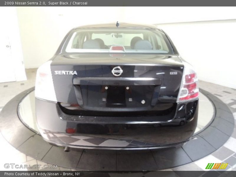Super Black / Charcoal 2009 Nissan Sentra 2.0