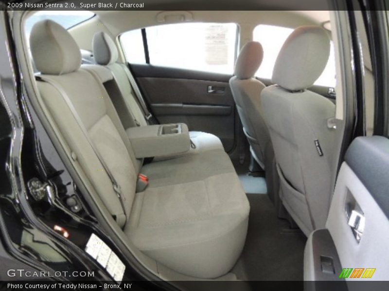 Super Black / Charcoal 2009 Nissan Sentra 2.0