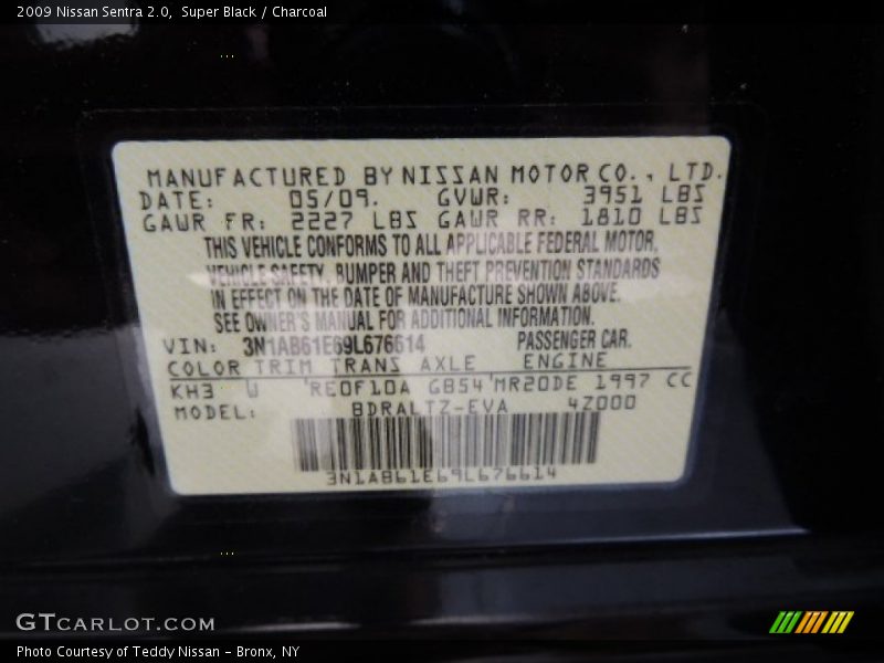 Super Black / Charcoal 2009 Nissan Sentra 2.0