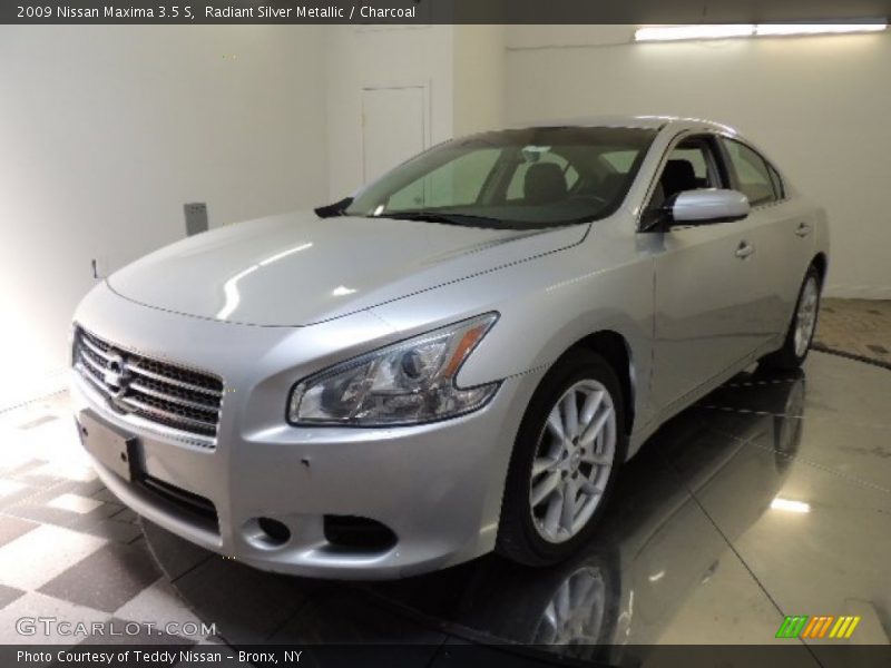 Radiant Silver Metallic / Charcoal 2009 Nissan Maxima 3.5 S