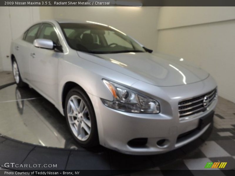 Radiant Silver Metallic / Charcoal 2009 Nissan Maxima 3.5 S