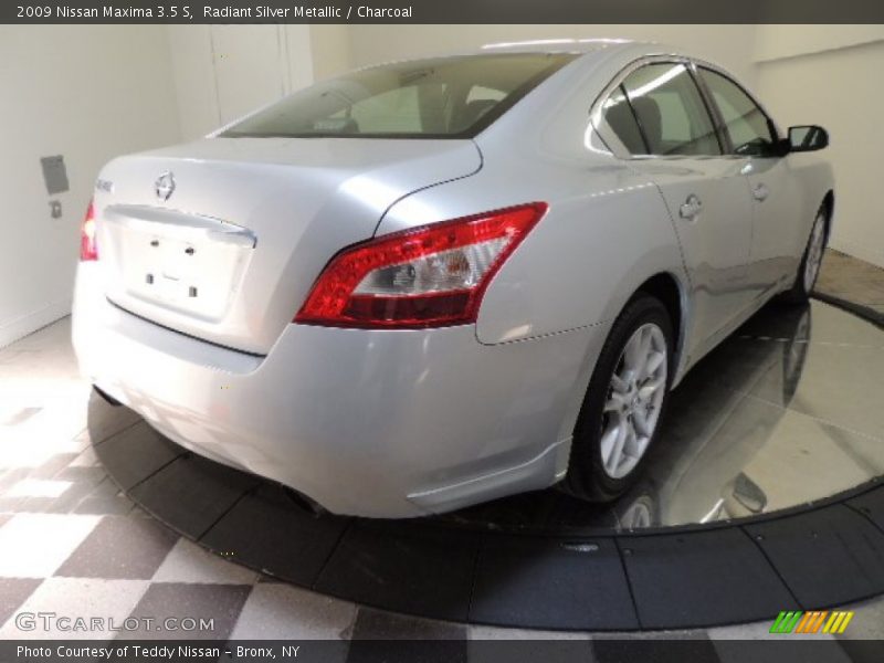 Radiant Silver Metallic / Charcoal 2009 Nissan Maxima 3.5 S