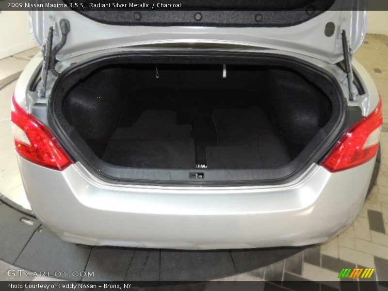 Radiant Silver Metallic / Charcoal 2009 Nissan Maxima 3.5 S
