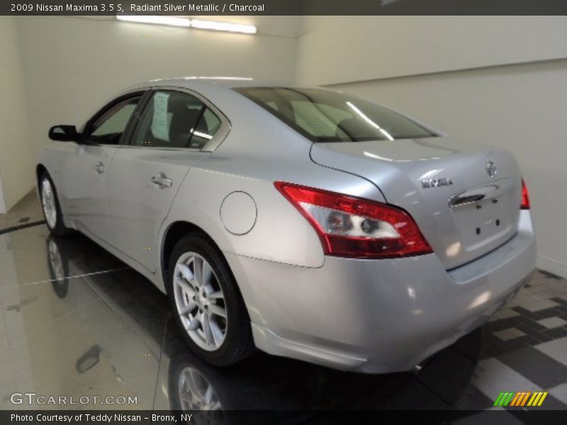 Radiant Silver Metallic / Charcoal 2009 Nissan Maxima 3.5 S