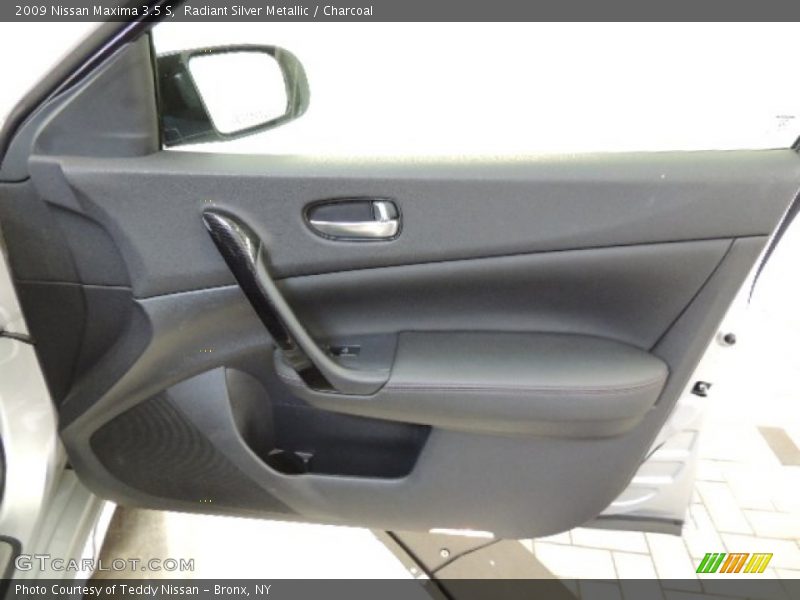 Radiant Silver Metallic / Charcoal 2009 Nissan Maxima 3.5 S