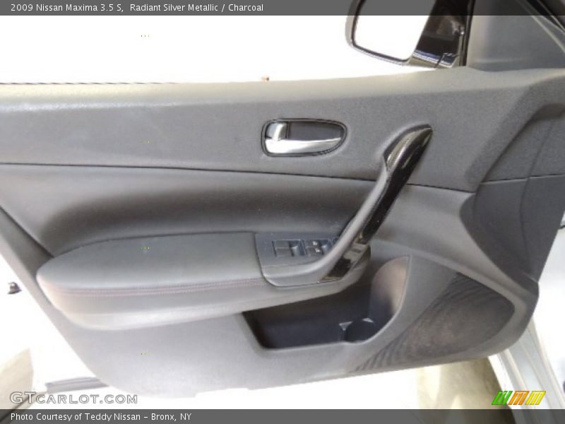Radiant Silver Metallic / Charcoal 2009 Nissan Maxima 3.5 S