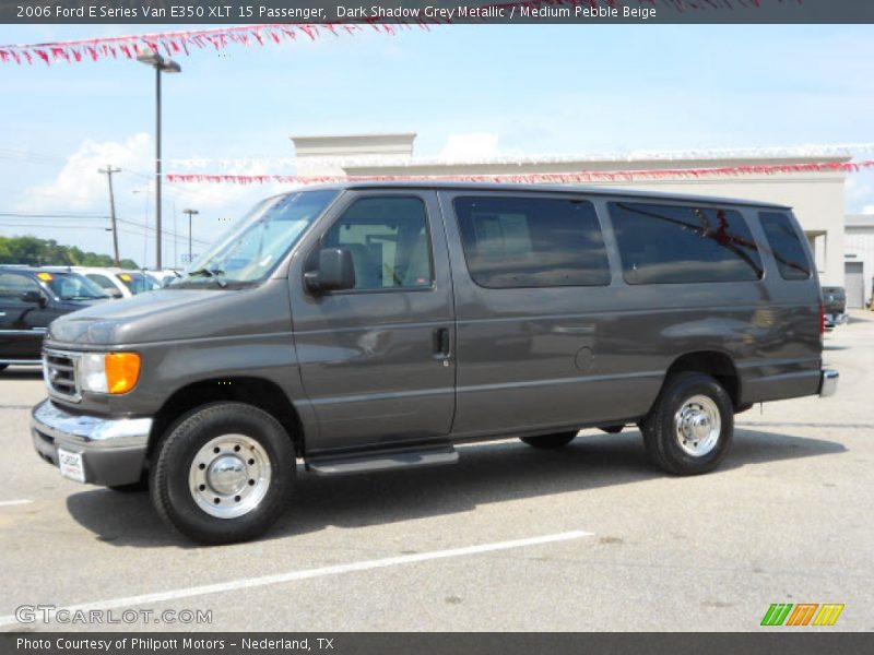 Front 3/4 View of 2006 E Series Van E350 XLT 15 Passenger
