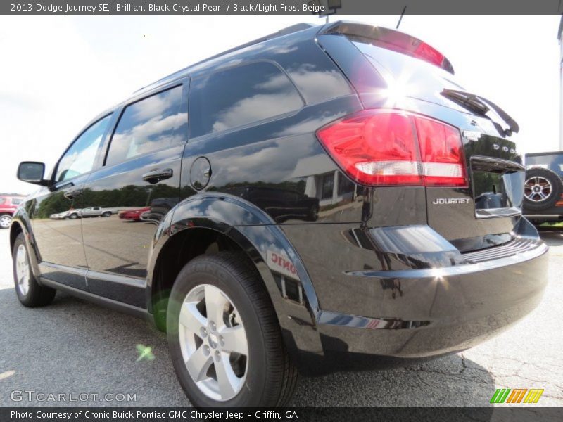 Brilliant Black Crystal Pearl / Black/Light Frost Beige 2013 Dodge Journey SE