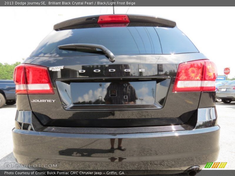 Brilliant Black Crystal Pearl / Black/Light Frost Beige 2013 Dodge Journey SE