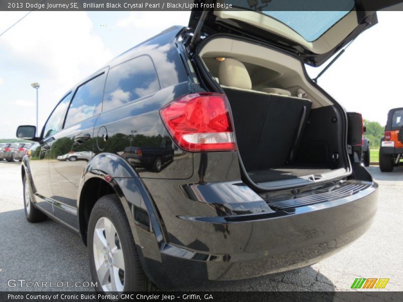 Brilliant Black Crystal Pearl / Black/Light Frost Beige 2013 Dodge Journey SE
