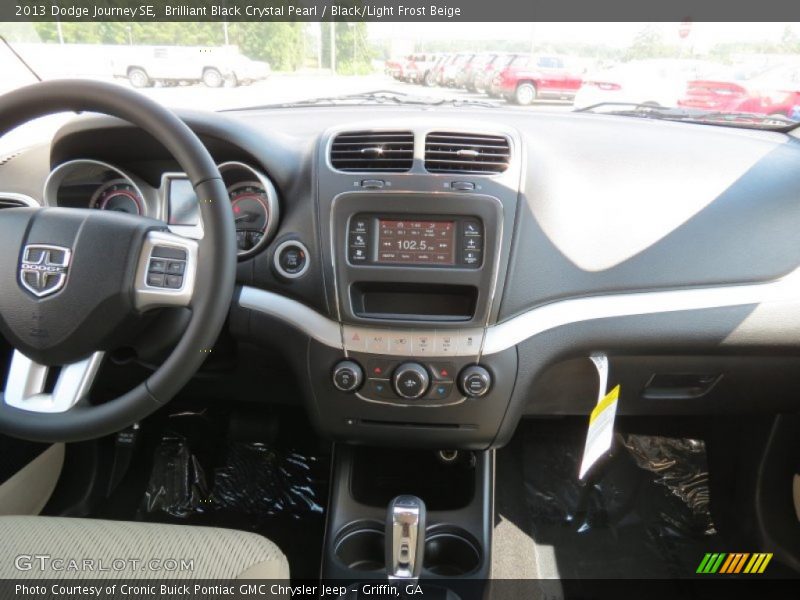 Brilliant Black Crystal Pearl / Black/Light Frost Beige 2013 Dodge Journey SE