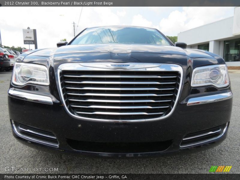 Blackberry Pearl / Black/Light Frost Beige 2012 Chrysler 300