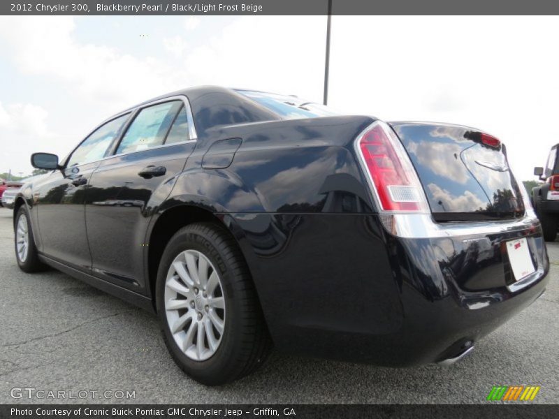 Blackberry Pearl / Black/Light Frost Beige 2012 Chrysler 300