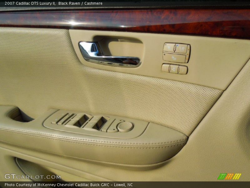 Black Raven / Cashmere 2007 Cadillac DTS Luxury II