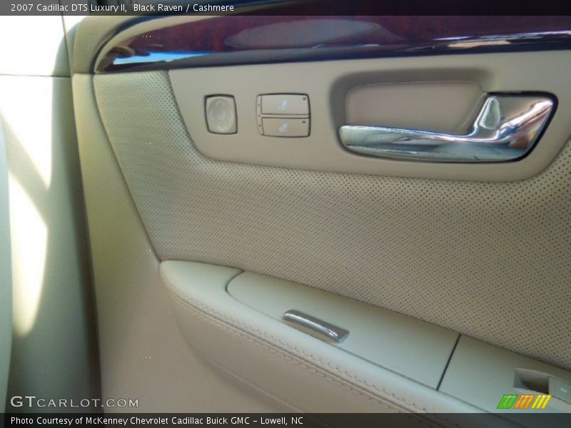 Black Raven / Cashmere 2007 Cadillac DTS Luxury II