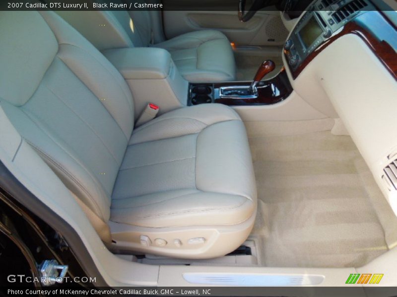 Black Raven / Cashmere 2007 Cadillac DTS Luxury II