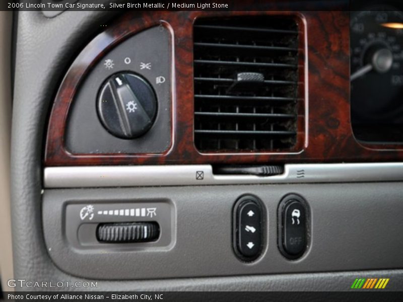 Silver Birch Metallic / Medium Light Stone 2006 Lincoln Town Car Signature