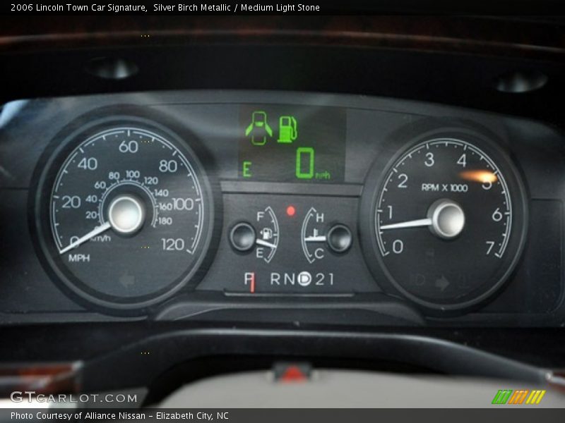 Silver Birch Metallic / Medium Light Stone 2006 Lincoln Town Car Signature