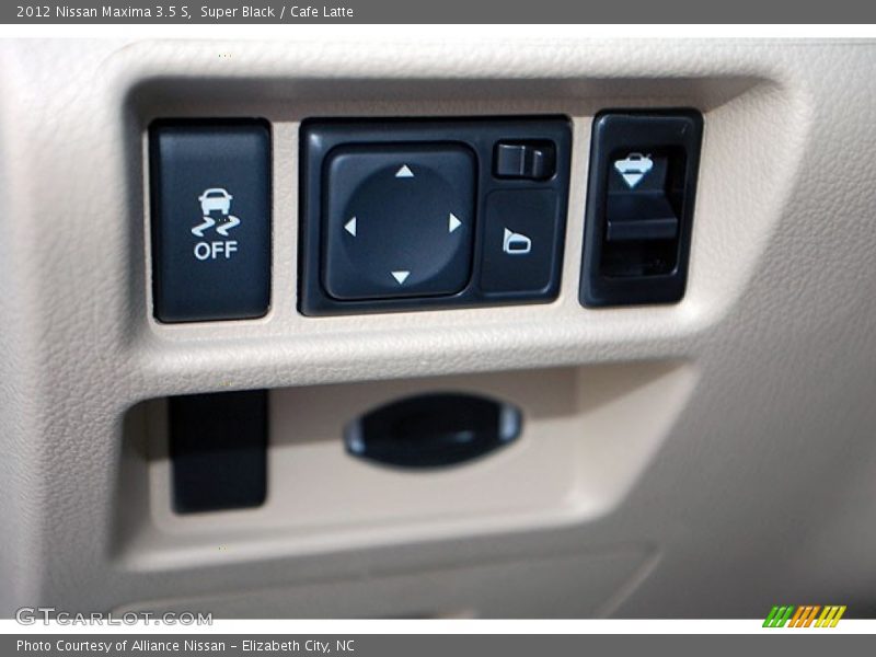 Super Black / Cafe Latte 2012 Nissan Maxima 3.5 S