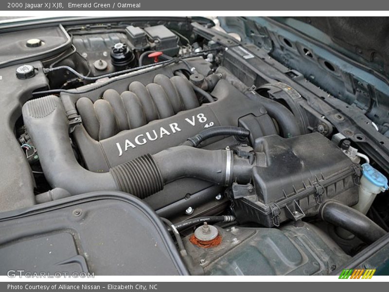  2000 XJ XJ8 Engine - 4.0 Liter DOHC 32-Valve V8