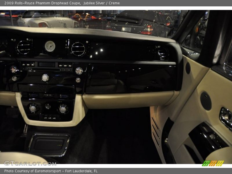 Jubilee Silver / Creme 2009 Rolls-Royce Phantom Drophead Coupe