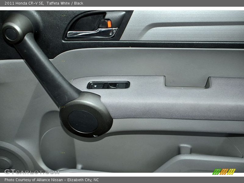 Controls of 2011 CR-V SE