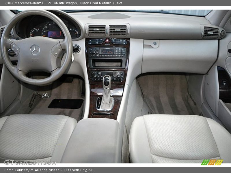 Dashboard of 2004 C 320 4Matic Wagon