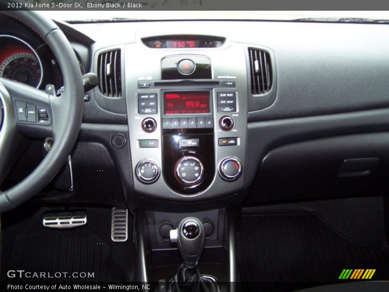 Dashboard of 2012 Forte 5-Door SX