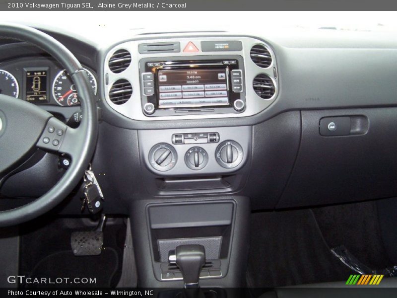 Alpine Grey Metallic / Charcoal 2010 Volkswagen Tiguan SEL