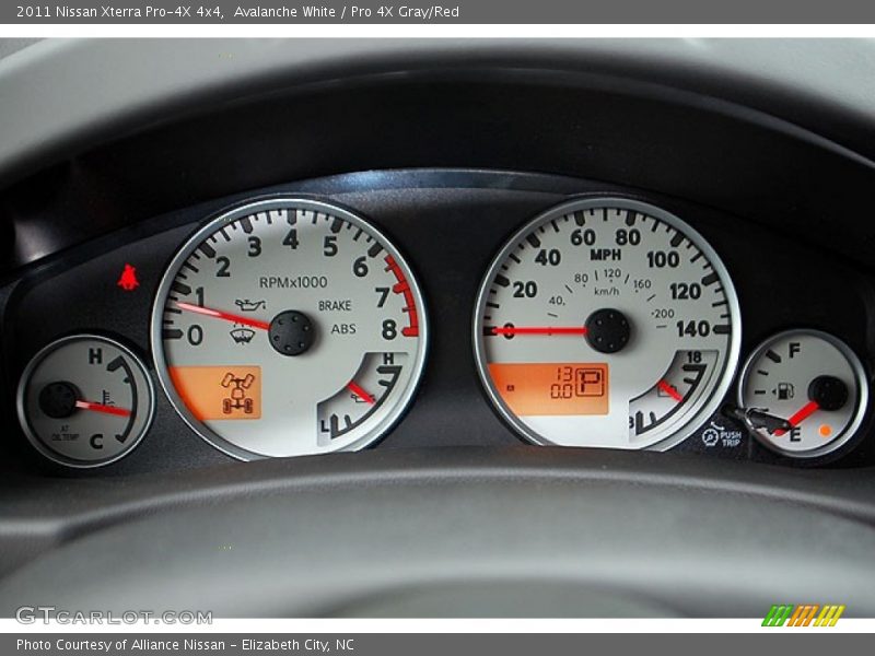 Avalanche White / Pro 4X Gray/Red 2011 Nissan Xterra Pro-4X 4x4
