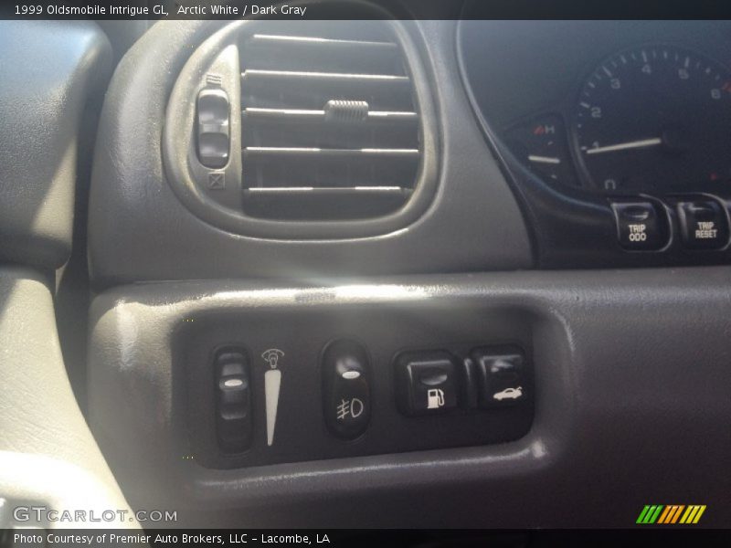 Arctic White / Dark Gray 1999 Oldsmobile Intrigue GL