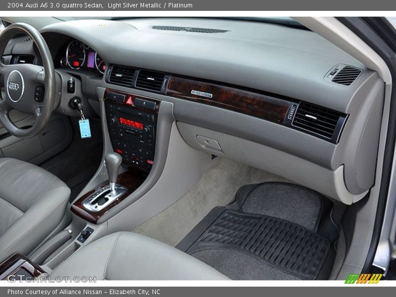 Dashboard of 2004 A6 3.0 quattro Sedan