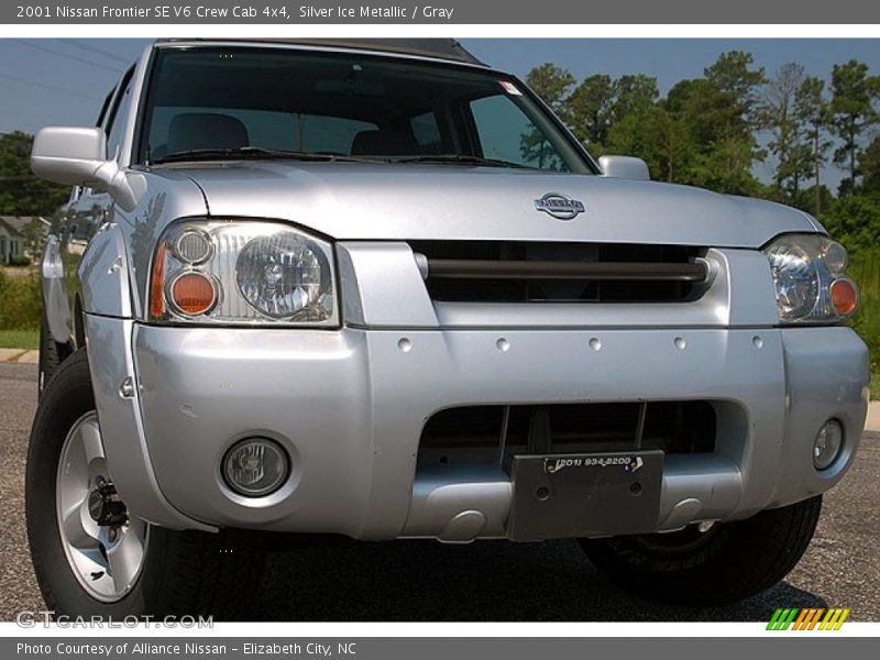 Silver Ice Metallic / Gray 2001 Nissan Frontier SE V6 Crew Cab 4x4