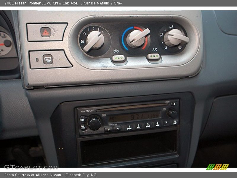 Silver Ice Metallic / Gray 2001 Nissan Frontier SE V6 Crew Cab 4x4