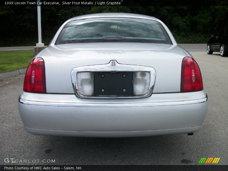 Silver Frost Metallic / Light Graphite 1999 Lincoln Town Car Executive