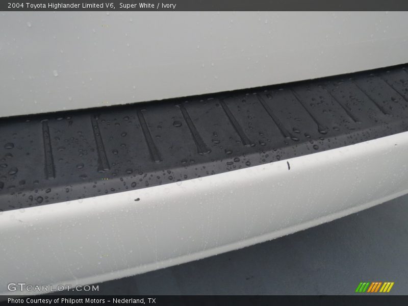 Super White / Ivory 2004 Toyota Highlander Limited V6