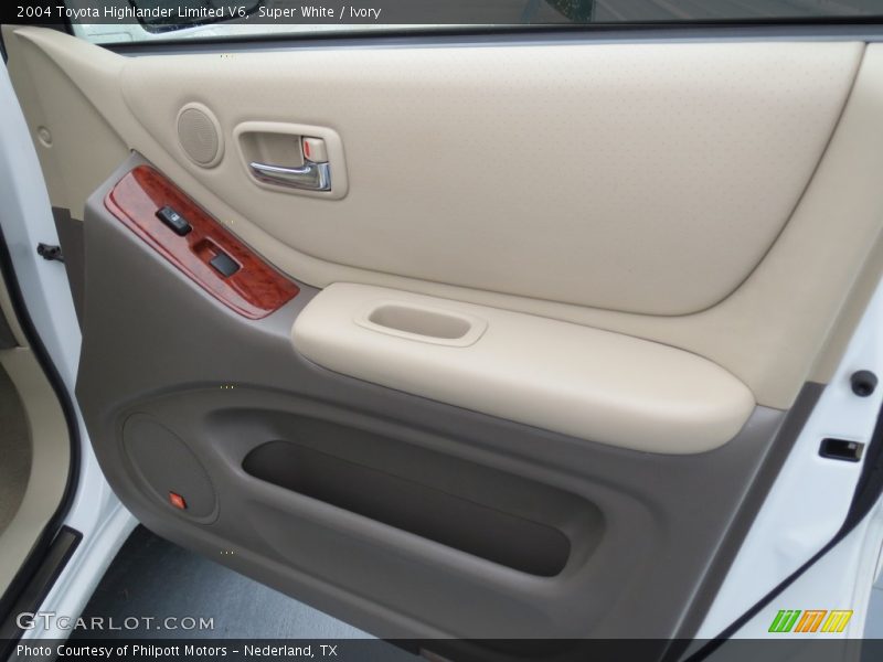 Super White / Ivory 2004 Toyota Highlander Limited V6