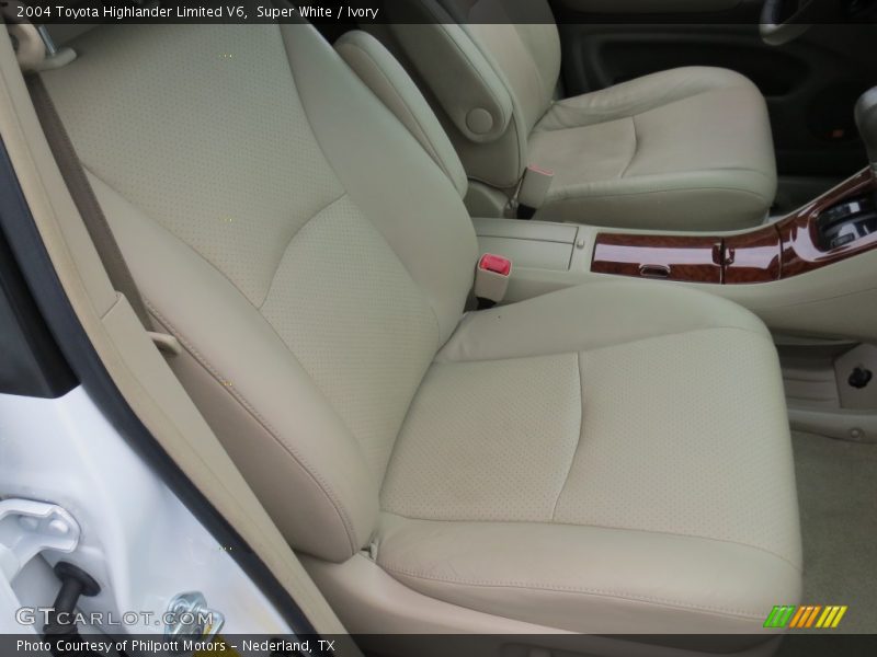Super White / Ivory 2004 Toyota Highlander Limited V6